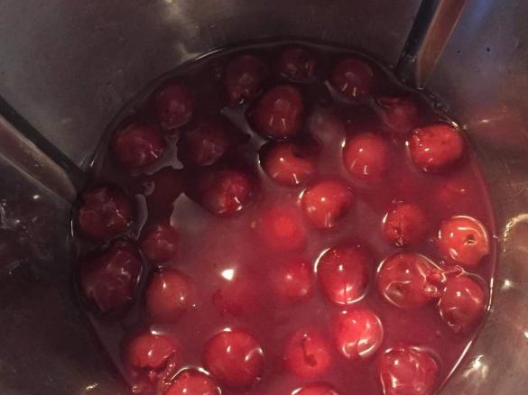 Kirschkompott für Crepes, Milchreis und Co.