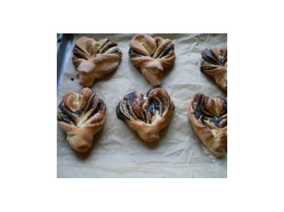 Valentins Hefeherzen mit Mohnfüllung