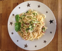 HPF - Carbonara Soße mit Zucchini-Streifen