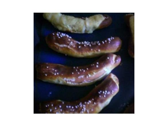 Wiener in Brezenteig