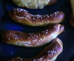 Wiener in Brezenteig