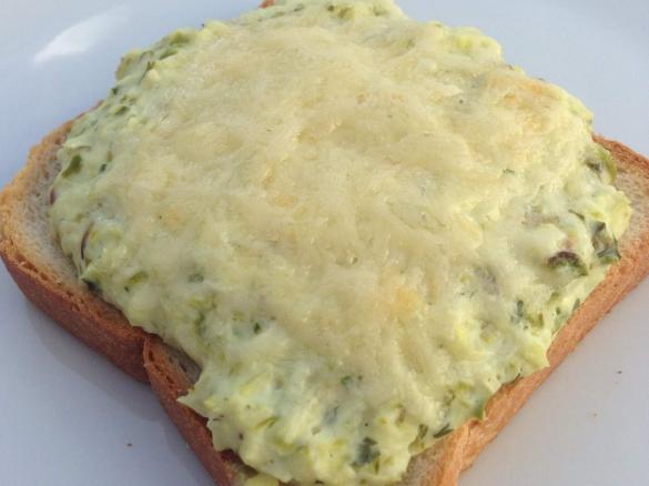 Spargelcreme-Toast überbacken