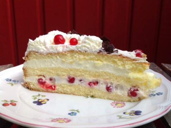 Rote-Johannisbeer-Sekt-Torte