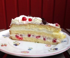 Rote-Johannisbeer-Sekt-Torte