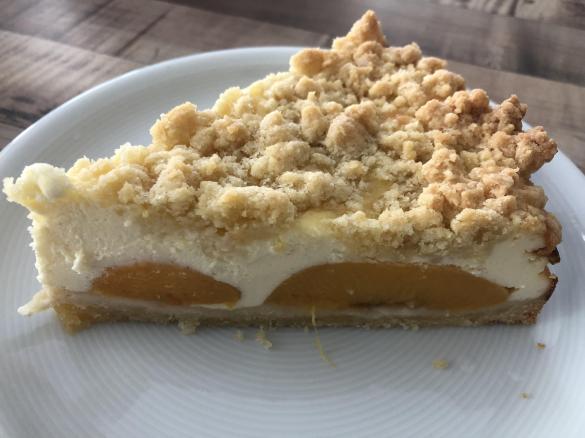 Quark-Streuselkuchen mit Pfirsichen