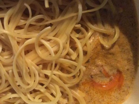 Nudeln mit Thunfischsosse