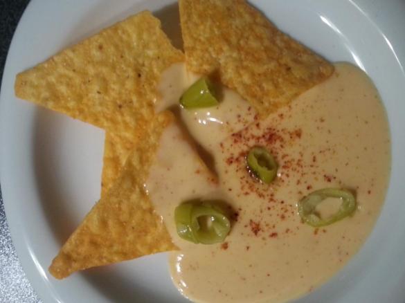 Käsedip für Tortillachips oder Nachos