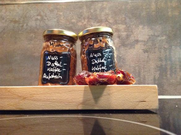 Nuss-Dattel-Espresso Aufstrich