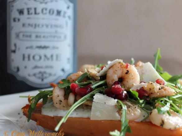 Süßkartoffel mit Shrimps und Rucola