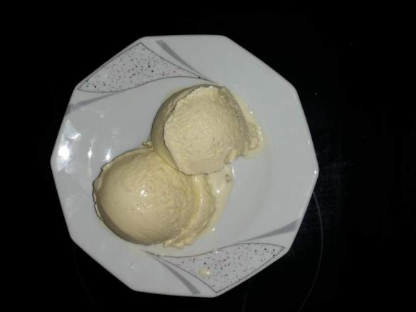 Holunderblüten-Minz-Cremeeis überraschend lecker