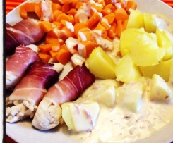 Rauchiges Hähnchenfilet mit Kartoffeln, Gemüse und Soße :) All in one