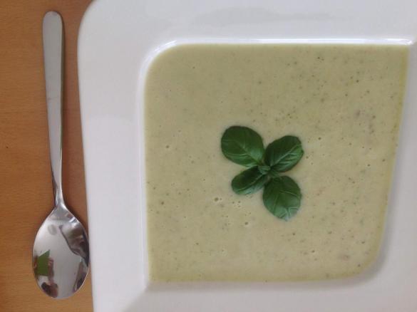 Zucchini-Kohlrabi-Suppe
