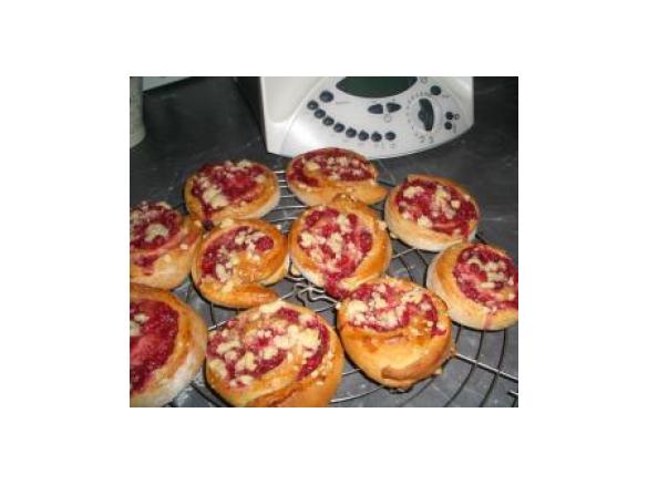 Hefeschnecken mit Johannisbeeren
