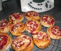 Hefeschnecken mit Johannisbeeren