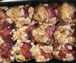 Vanillebuchteln mit Erdbeerfüllung und Streuseln