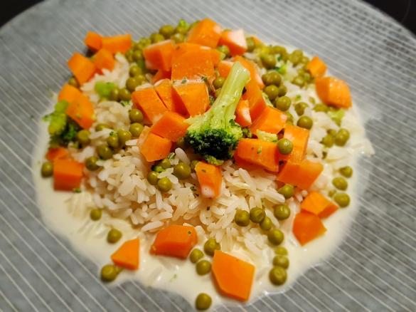 Gemüsereis in samtiger Sauce