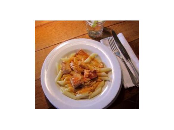 Leichte Lachs Pasta in Kokosmilch