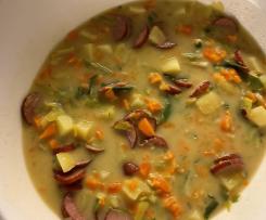 Kartoffelsuppe mit Cabanossi, Möhren und Porree