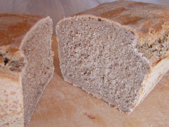 Kräftiges Roggenbrot (wenig Hefe, MB tauglich)