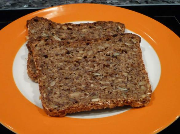 Vollkorn-Dinkelbrot (mit Buchweizen) abgewandelt aus keinfastfood.de/vollkornbrot-aus-dinkelmehl