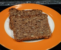 Vollkorn-Dinkelbrot (mit Buchweizen) abgewandelt aus keinfastfood.de/vollkornbrot-aus-dinkelmehl