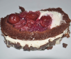 Schwarzwälder Biskuitrolle (Kirsch-Sahne-Rolle)
