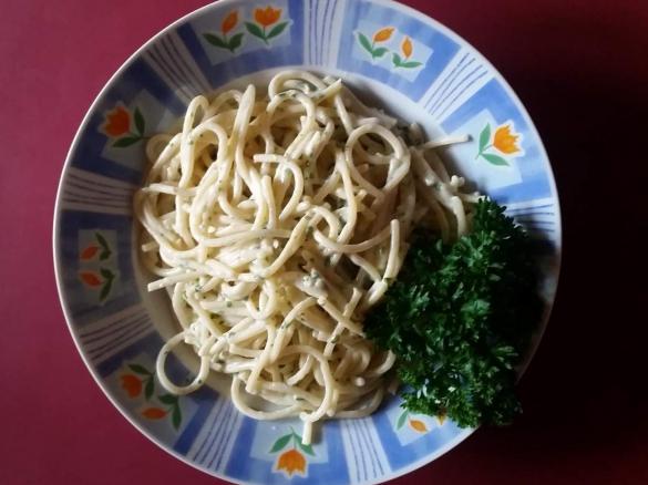 Spaghetti in Knoblauchkäsesahnesoße 