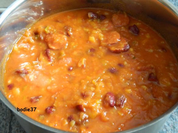 Serbische Bohnensuppe mit Cabanossi