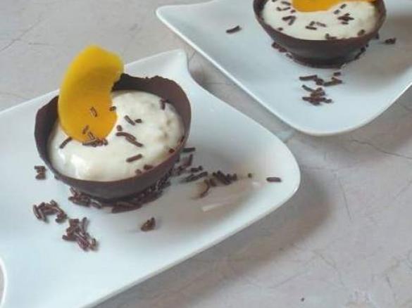 Schoko-Dessert-Schälchen mit Pfirsich-Eierlikör-Quark