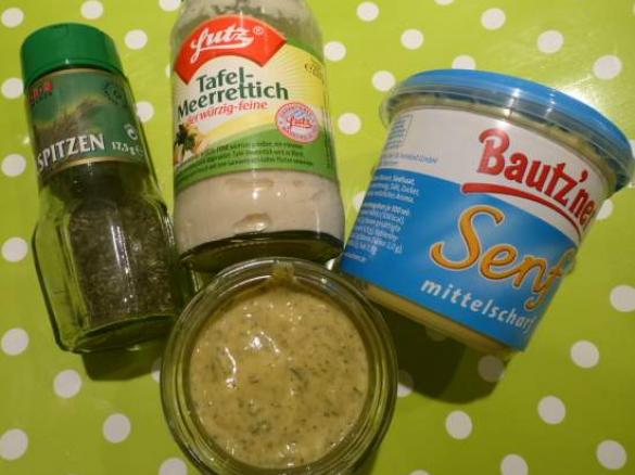 Meerrettich--Senf-Sauce mit Honig und Dillspitzen