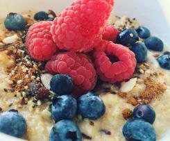 Apfel-Quinoa Porridge mit Früchten