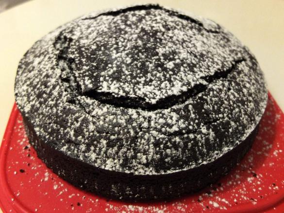 Schokoladenkuchen mit roter Bete