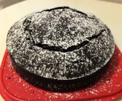 Schokoladenkuchen mit roter Bete