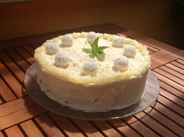 Karibische Kokos-Ananas-Torte 