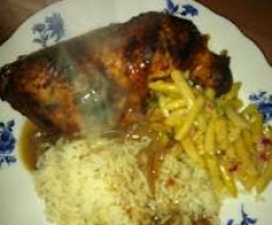 Hähnchenkeulen mit Tomaten-Honighaube