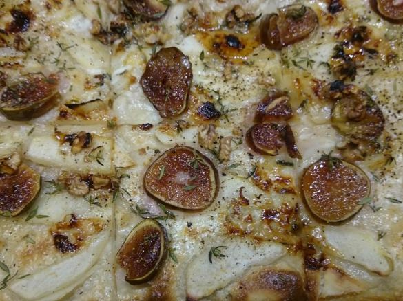 Birnen-Feigen-Flammkuchen