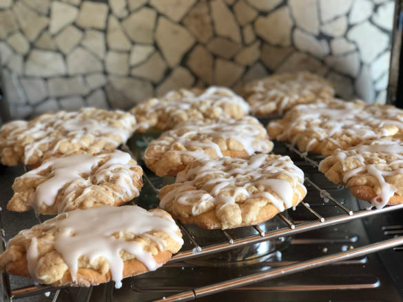 Streuseltaler mit Zuckerguss