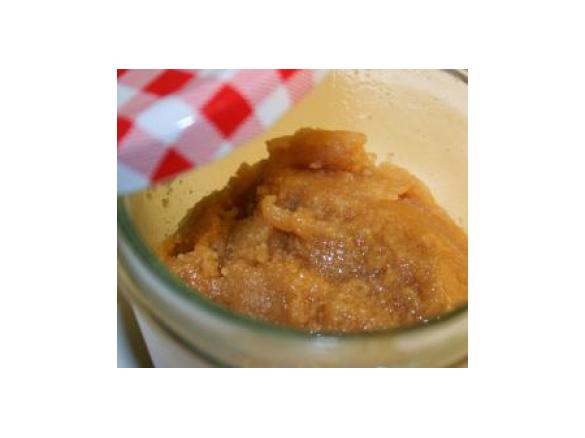 Erdnusscreme mit Ahornsirup