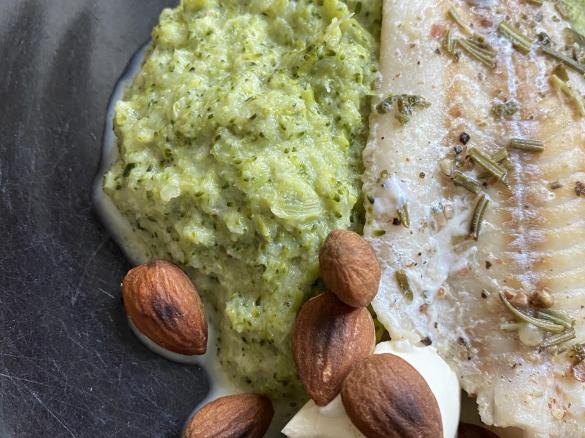 Brokkolimus mit Seelachs