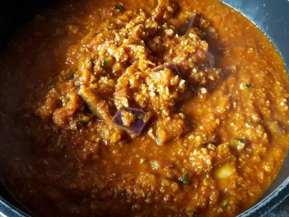 mediterrane Bolognese Soße - mit Karotten, frisch und vegan