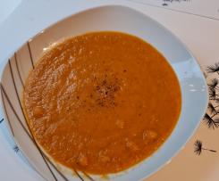 Möhren-Zucchini Suppe mit Kichererbsen