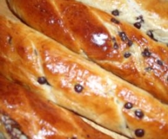 Viennoises mit Schokoladen-Stückchen (Milchbrötchen mit Schokolade)