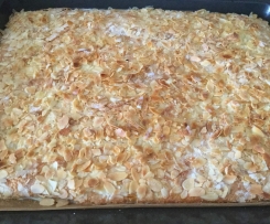 Buttermilchkuchen mit Sahneguß