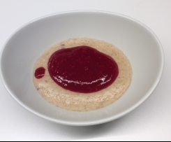 Porridge mit Fruchtsosse