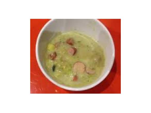 Kartoffelsuppe mit Speck und Würstchen 