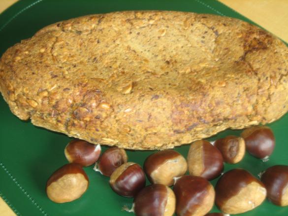 DINKELBROT mit Leinsamen und Sonnenblumenkernen