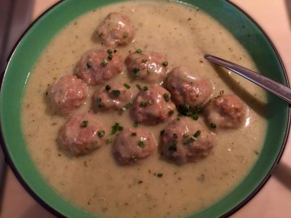 Pesto-Blumenkohlsuppe - Low Carb