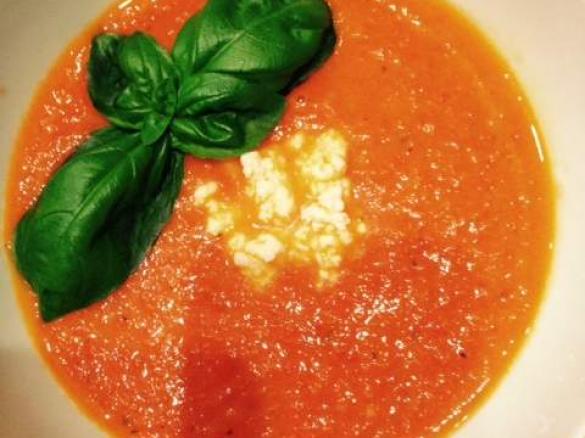 Tomaten-Mozzarella-Suppe