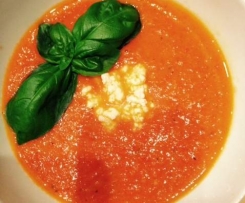 Tomaten-Mozzarella-Suppe
