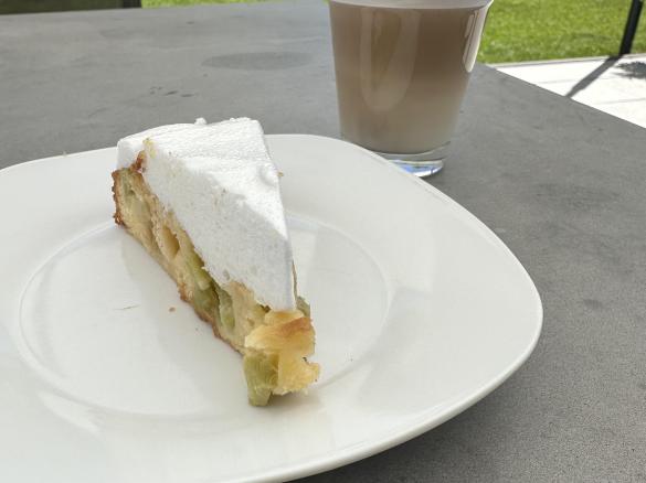 Rhabarberkuchen mit Baiserhaube